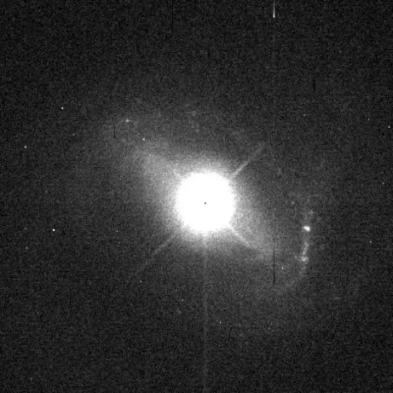 هابل تصویری از کهکشان میزبان یک اختروش ثبت کرد دانستنی.webp