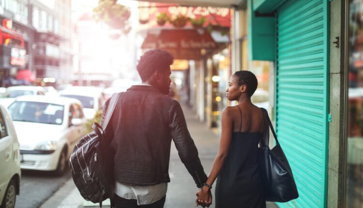 1722950228 695 چطور بفهمیم رابطه عاطفی ما سریع پیش می‌رود یا نه؟ دانستنی