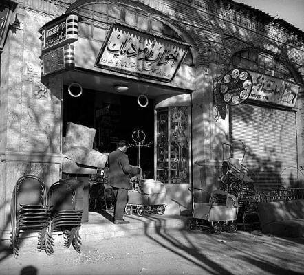 فروشگاهی در شیراز سال ۱۳۳۷ خورشیدی