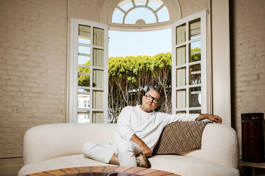 جانی آیو با OpenAI برای ساخت یک دستگاه هوش مصنوعی همکاری می‌کند