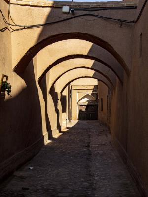 کوچه‌های یزد در سایه و آفتاب +عکس