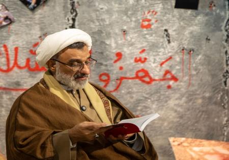 بازدید دبیر شورای عالی انقلاب فرهنگی از نمایشگاه سرو بلند انقلاب اسلامی