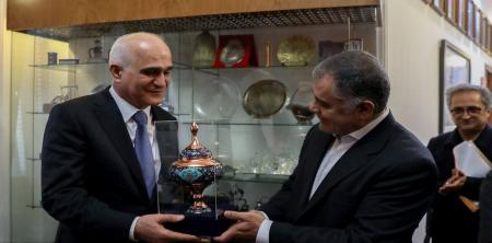 تبادل هدایا بین وزیر نفت و معاون نخست‌وزیر جمهوری آذربایجان + عکس