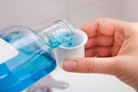 ملزوم است همه از دهانشویه منفعت گیری کنند؟_دانستنی 1 لازم است همه از دهانشویه استفاده کنند؟