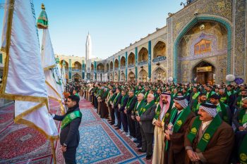پرچم جدید حرم امیرالمومنین بر فراز ایوان نجف؛ با مضمون «السلام علیک یا ولید الکعبه» + تصاویر