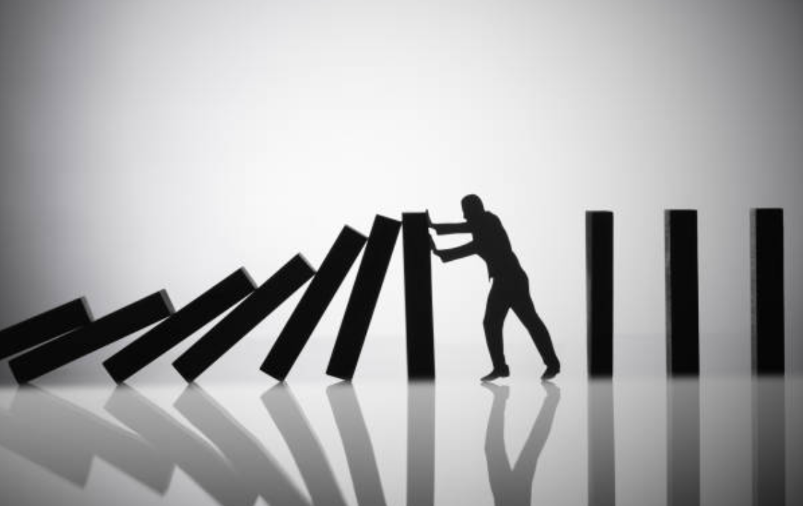 ۴ راه برای رهبری در زمان بحران دانستنی.webp