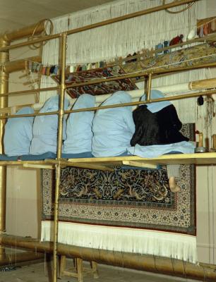 شاهکاری روی دار قالی از زنان ایرانی