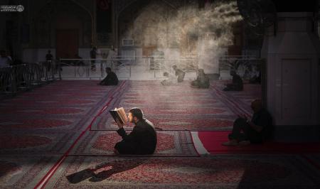 راز و نیاز و نیایش در حرم امام علی (ع)