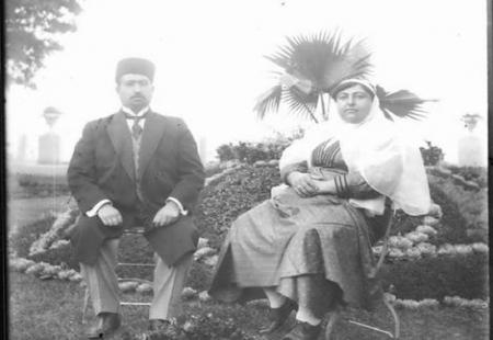 عکسی از احمد شاه قاجار در کنار رضاخان سردارسپه بعد از بازگشت از سفر اروپا