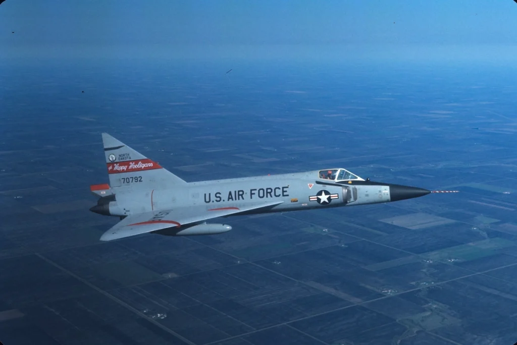 جنگنده F-102 Delta Dagger