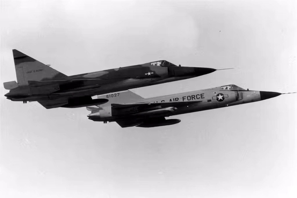 جت جنگنده آمریکایی F-102 Delta Dagger