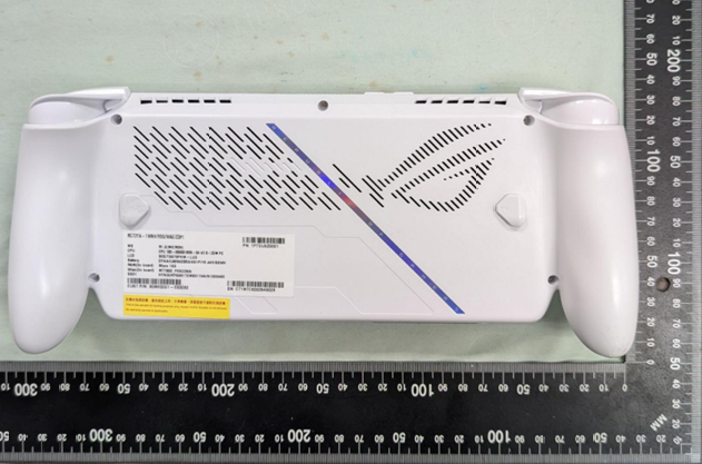 1746619627 629 تصاویر کنسول دستی مشترک ایسوس و مایکروسافت آشکار شد دانستنی.webp