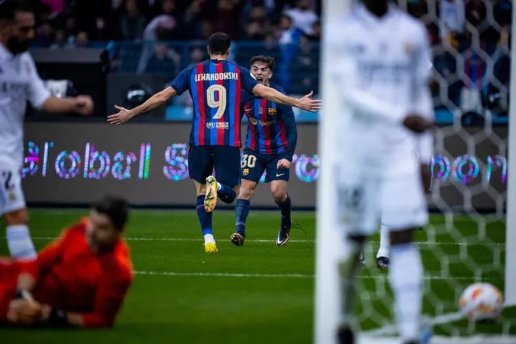 کدام مربی رکورد بیشترین پیروزی در تاریخ ال کلاسیکو را دارد؟